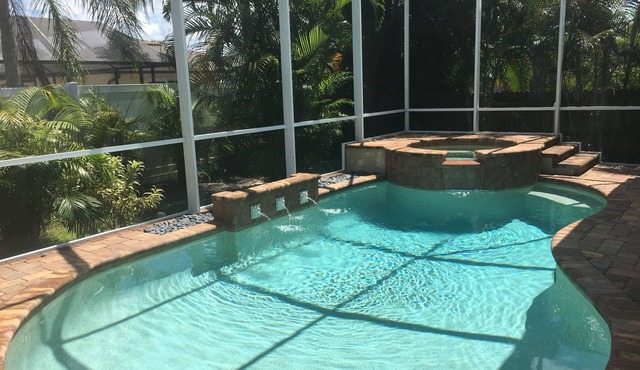 Newer Upscale Home with Htd Pool & Spa - Bike or Walk to Beaches and Restaurants
