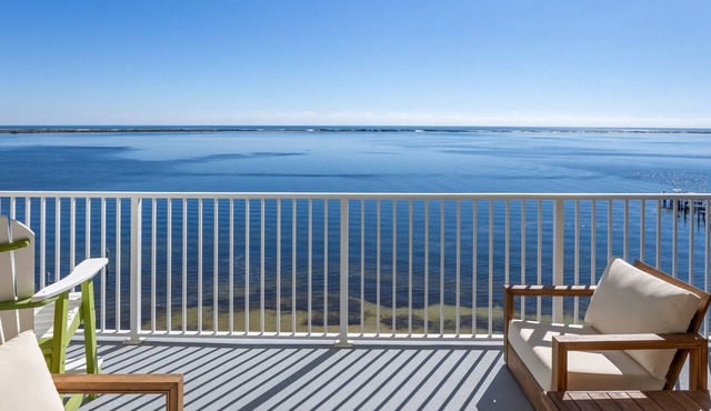 Newest 3 BR Waterfront Condo with Jaw Dropping View & Beautiful Interior!