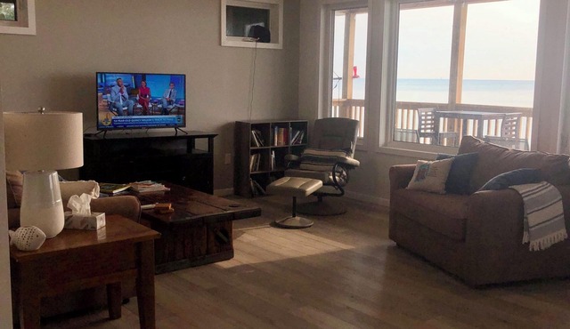 Newest Pelee Island Lakehouse - your beach holiday now with wifi.