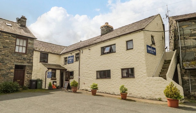 NEWFIELD APARTMENT 1, pet friendly in Broughton-In-Furness