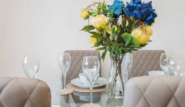 Newham Excel E16 - 3 bed 2.5 bath house w Free parking, 3 Bed 1.5 bath House with Parking Close to E