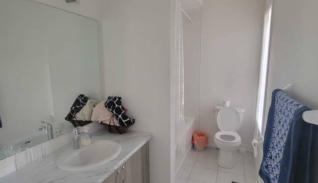 Newly built and perfect for vacations. In the middle of both hwy 400&40