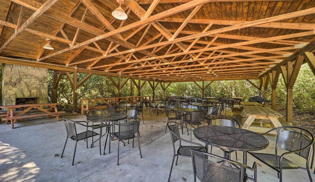 Newland Home w/Fire Pit: 7 Mi to Grandfather Mtn