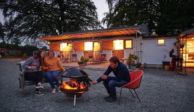 Newlands Farm Stables - Stable 1,2,3 group Booking