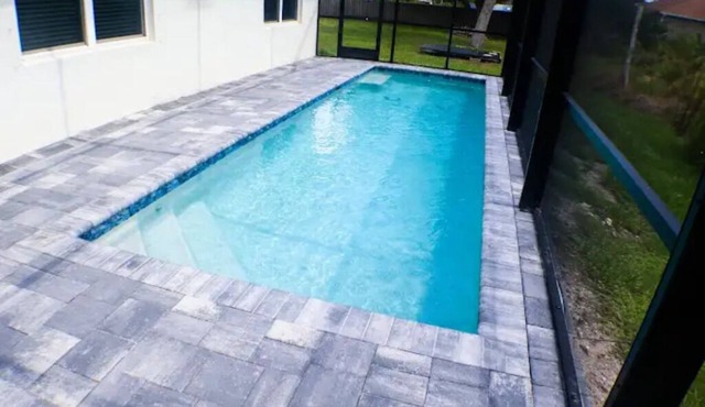 Newley Built/Heated Pool/Pet Friendly/Close to Beach