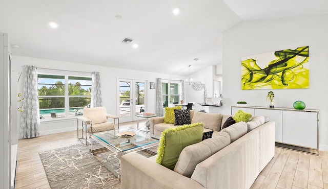 Newley Built/Heated Pool/Golf Course Views/Sleeps 9