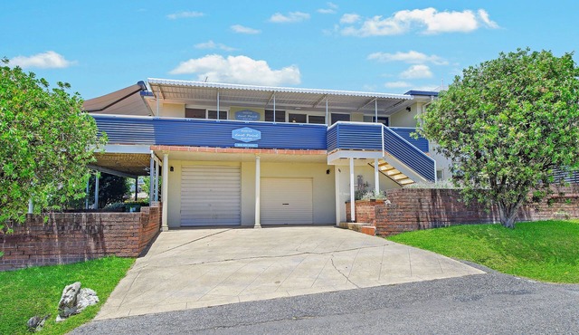 NEWLEY RENOVATED HOME WITHGREAT VIEWS!