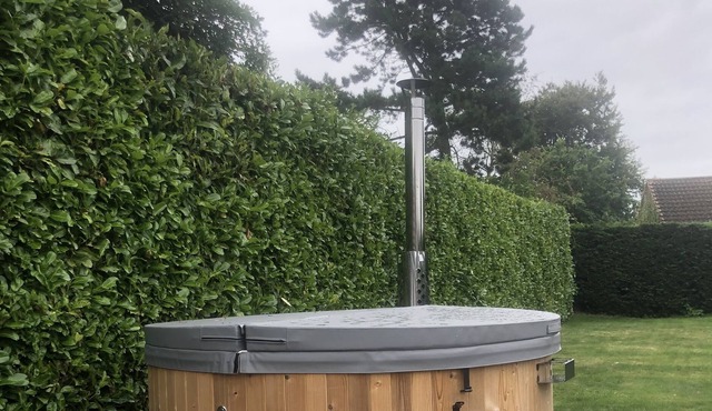 Newley renovated stunning holiday home with wood burning hot tub