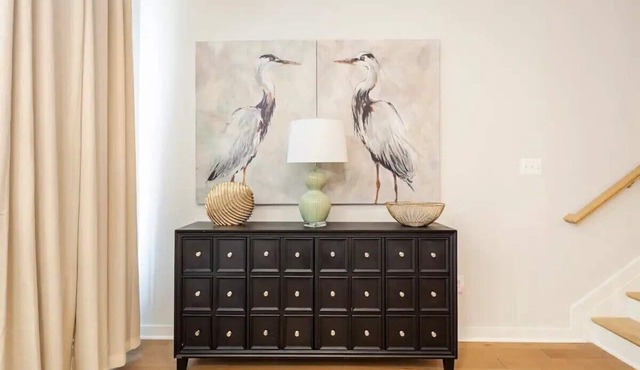 Newly and lavishly furnished 3-bedroom townhome in Bowie to enjoy your stay