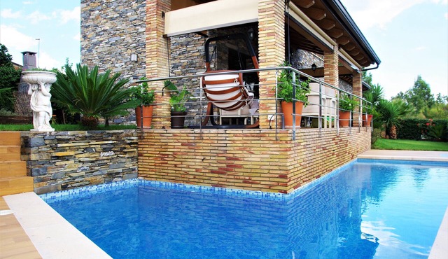 newly built house luxury finishes 3 floors 145 meters and pool