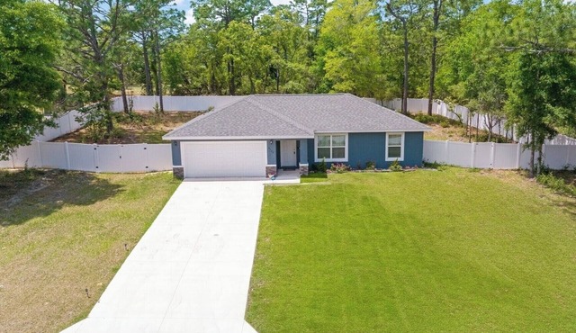 Newly Build home!Near Rainbow lakes,WEC with WiFi BBQ grill,Firepit in Dunnellon