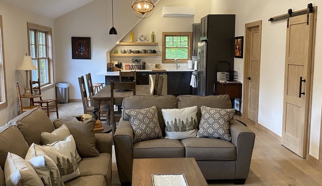 Newly Built 1200sq ft Guest House 4min to Ski & Hiking