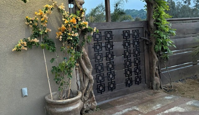 Newly built 1BR/bath hideaway, steps to Monserate Winery