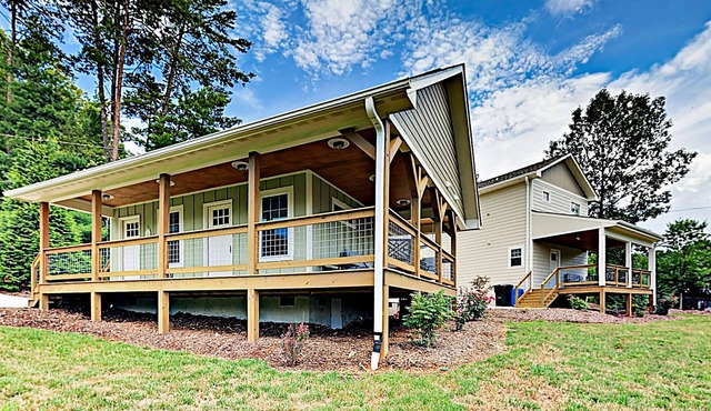 Newly Built 2-Home Mountain Retreat w/ Firepits, Minutes to Town & Adventures
