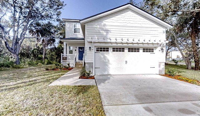 Newly-built 2-story home near the ocean with patio, washer/dryer, streaming