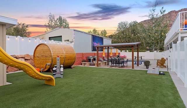 Newly Built 3BR/2BA Full of Amenities: Pool, Hot Tub, Sauna, 1 hr to Zion