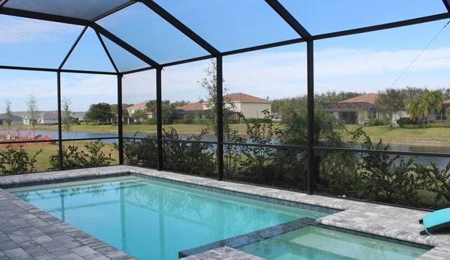 Newly Built 4-Bedrrom House with private pool, Spa, AC and WiFi in Naples