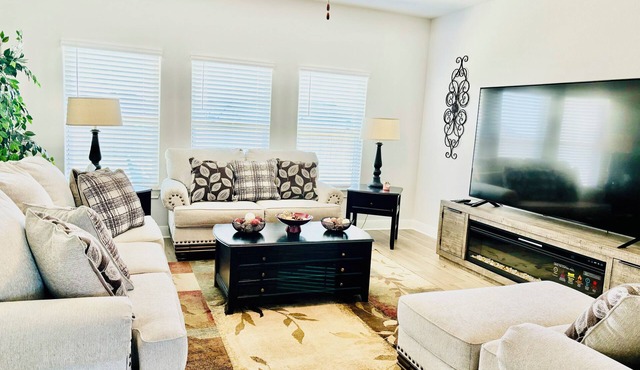 Newly Built 4BR Family Hub in a Quiet Neighborhood, 15 Minutes from Downtown