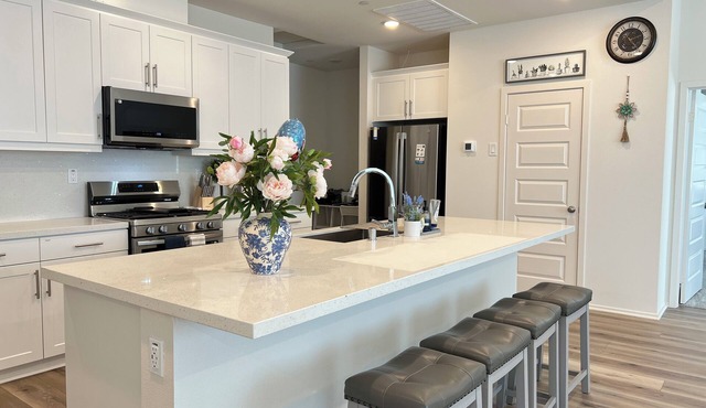 Newly Built 4BR/Home Fully Furnished/Quiet & Safe Neighborhood-Close to ALL