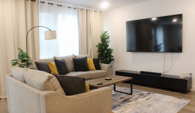 Newly built 5-bedrm 3 bath home in great location lots of indoor-outdoor space