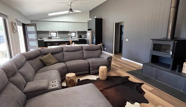 Newly built beautiful contemporary Coongulla home