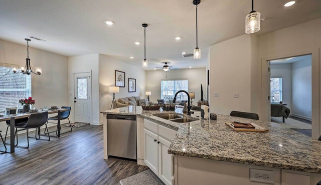 Newly Built Bella Vista Home Near Lakes