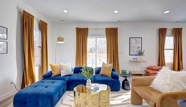 Newly Built Bloomington Oasis: 4bd/2.5br & Backyard, 10mins to IUB & Downtown