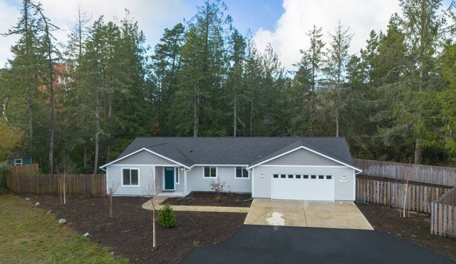 Newly Built, Bright, Quiet, and Spacious Nehalem Home