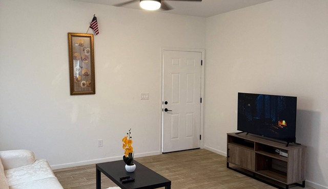 Newly built Charming 3-bedroom house in delightful Vail with WiFi, AC