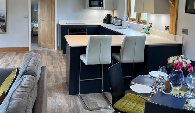 Newly Built Contemporary Oak Framed Two Bedroom House - Pure Luxury!