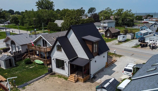 Newly built Cove Cabin on Lake St.Clair A Boater & Fisher paradise Modern & cozy
