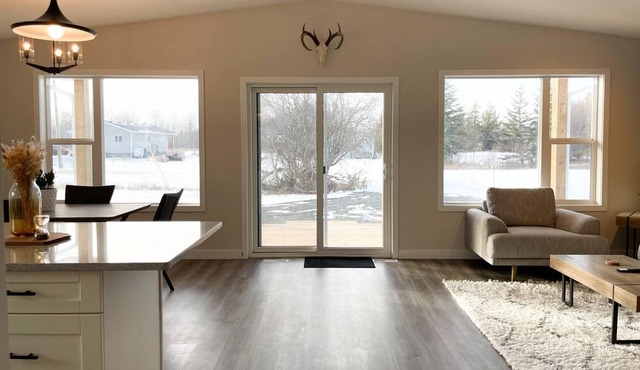 *Newly Built Cozy 4 Season 3bdr 4bed w Lakeviews*