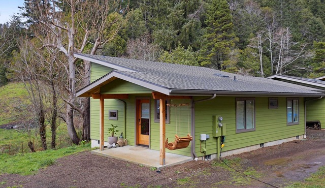 Newly Built, Dog-Friendly, Colorful Creekside Home - One Mile to the Ocean