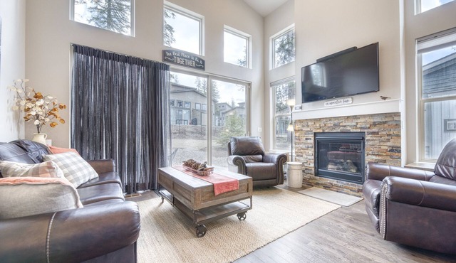 Newly built duplex in Rendezvous, Fraser. Quick access to town and resort!