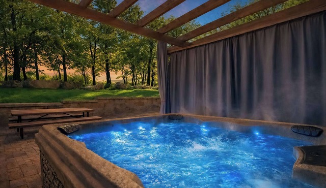Newly-Built Family Retreat w/Hot Tub, Sauna, Games