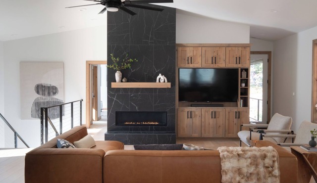 Newly Built/Furnished Quiet Lux Ski-In/Out Hot Tub