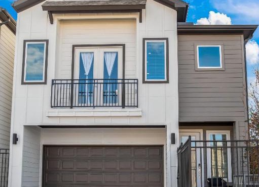 Newly Built Glamorous Townhome Downtown with FREE Airport Ride