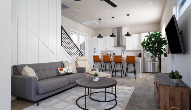 Newly Built Home in Central Austin- 10 mins to downtown.