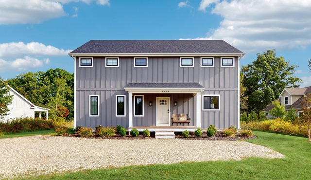 Newly-built home on a grassy lot with washer/dryer & screened deck