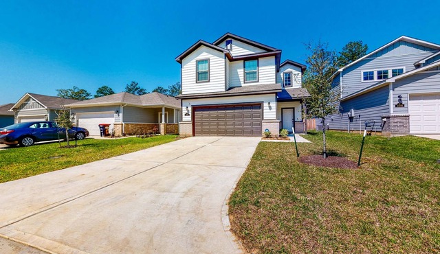 Newly Built Home - Open Layout - Central Location