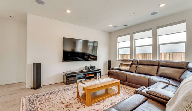 Newly Built Home w/Patio: 4 Mi to Dtwn Hollister