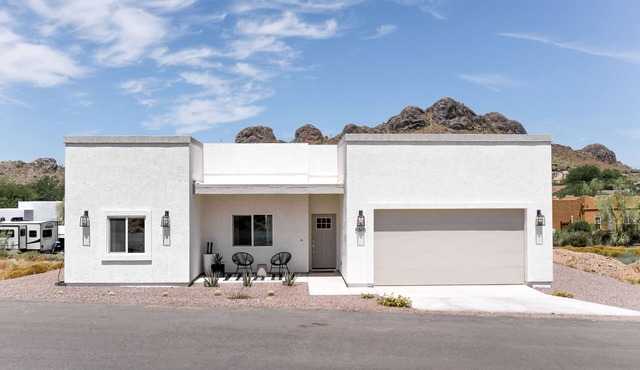 Newly Built Home with Mountain Views perfect for your next Desert Escape