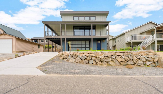Newly built home with mountain & lake view, great deck, pool, marina & clubhouse