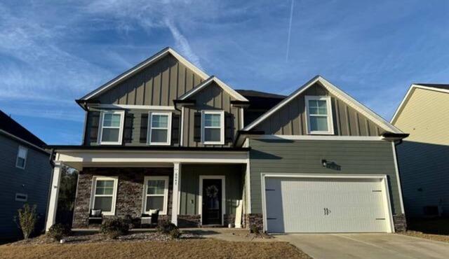 Newly built home with modern decor and spacious rooms for entertaining!