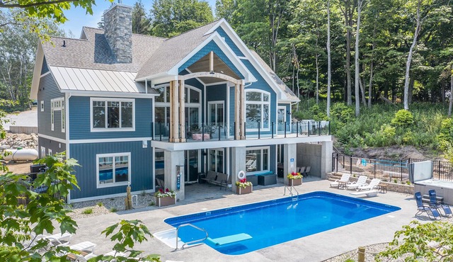newly built house, beachfront, heated saltwater pool always 85°!