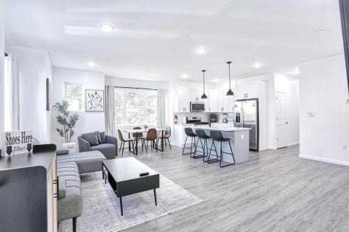 Newly Built Lake House Near NYC EWR MetLife AD Mall