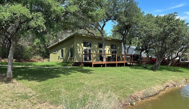 Newly Built Lakefront Getaway! Your Perfect Escape Awaits you @ Deer Creek Cabin