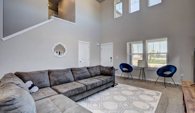 Newly built~large home~playroom~Cali King bed~5 TVs