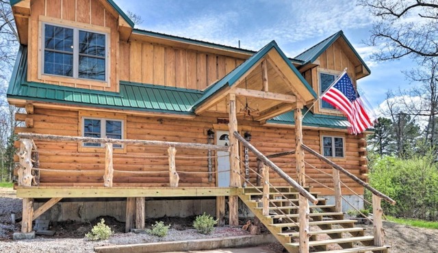 Newly built LOG Cabin-Float, Golf, Hike, Hunt, Fish, visit a winery.Relax!