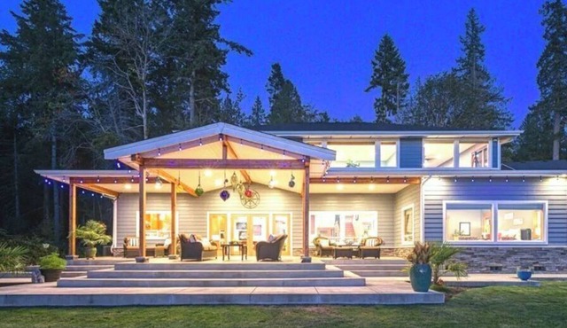 Newly Built Luxury 4 bedroom Waterfront Home